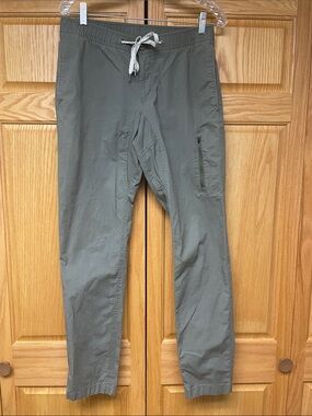 Vuori Women’s Olive Green The Rise The Shine Pants - Size Medium
